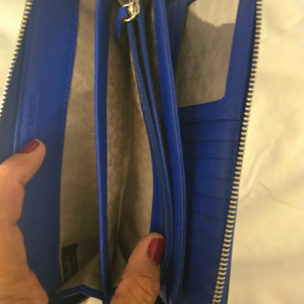 Michael Kors Stunning Blue Large Continental Zip around Saffiano Leather Wallet! - Picture 5 of 11